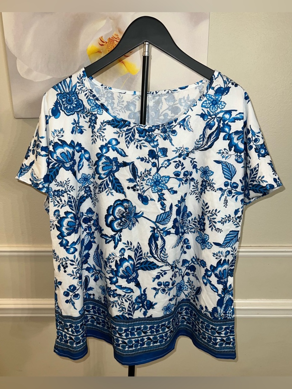 Women’s Blue and White Floral Print Loose Shirt Plus Size Top! Size 2XL.